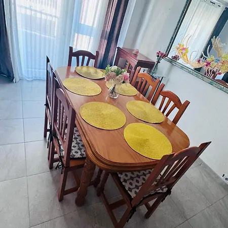 Spacious 100m From The And Promenade טורבייחה