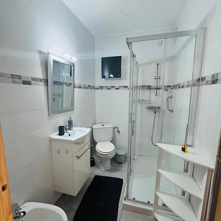 Spacious 100m From The And Promenade *