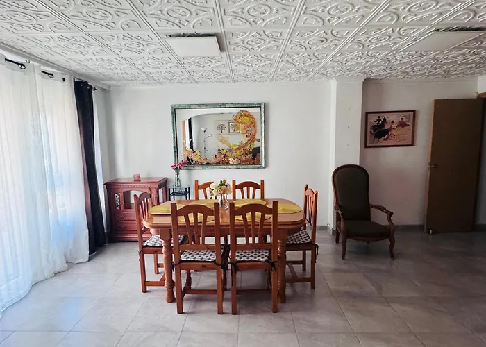Apartment Spacious 100m From The And Promenade