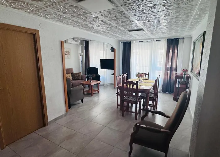 Apartment Spacious 100m From The And Promenade