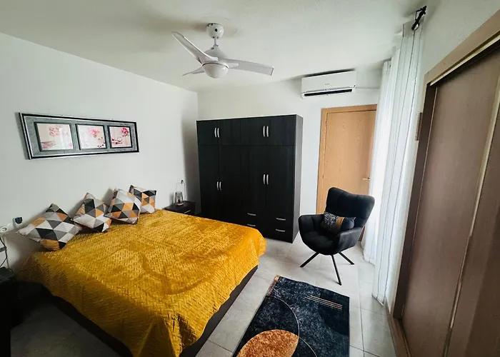 Spacious 100m From The And Promenade Apartment